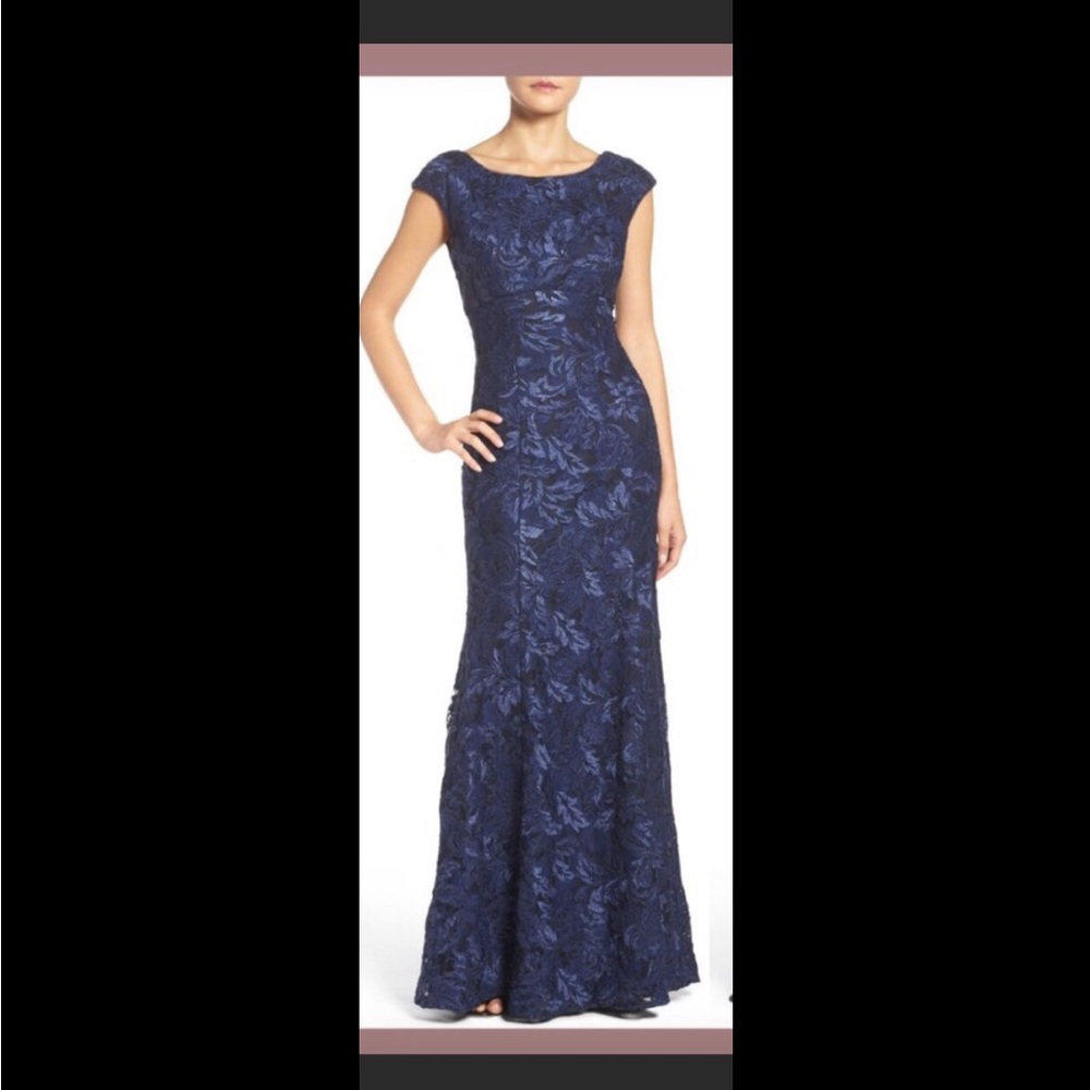 Burgundy lace mermaid gown, cap sleeve, back zipper, size 6, fully lined. NWT.